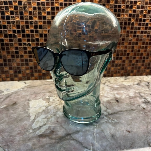 👓DIOR- Black Line Oversize Sunglasses👓 - Picture 11 of 17